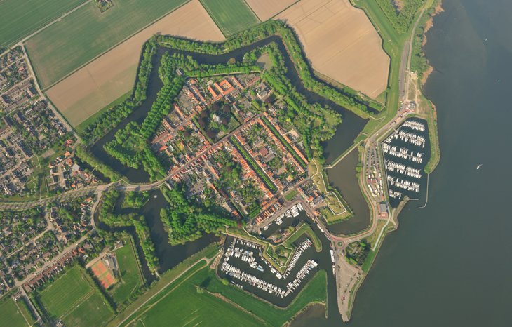 1. Vanuit De Lucht Zie Je Het Bekende Sterpatroon Van De Verdedigingsgrachten ©Lieske Meima